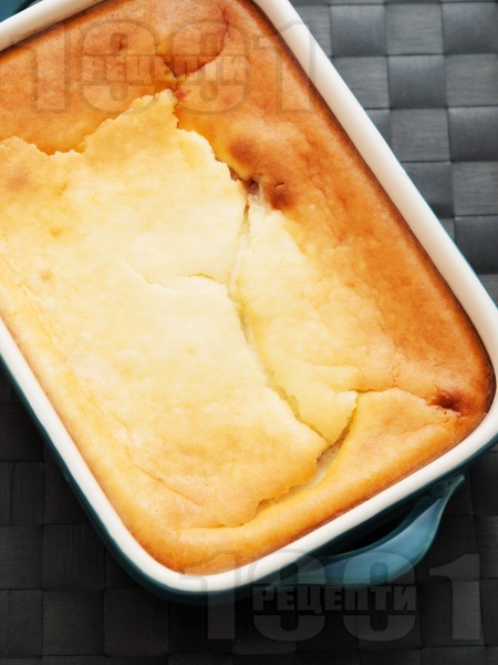 Бърз, лесен и вкусен сладкиш / кекс с бисквити, сладко от вишни и крема сирене в тава (без брашно) - снимка на рецептата